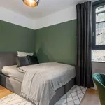 Miete 5 Schlafzimmer wohnung von 11 m² in Berlin