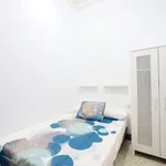 Rent a room of 300 m² in valencia