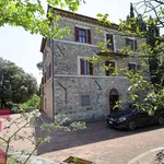 Rent 10 bedroom house of 320 m² in Todi