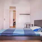 Rent a room of 90 m² in lisbon