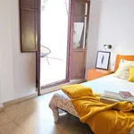 Rent a room of 90 m² in valencia