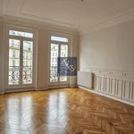 Rent 5 bedroom apartment of 175 m² in Paris