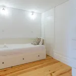 Rent 2 bedroom apartment of 50 m² in Porto