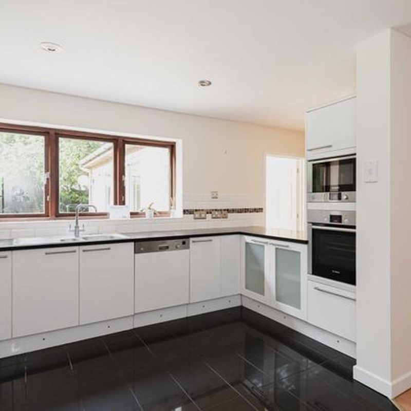 Property to rent in Esher, Esher KT10