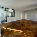 Appartement de 8509 m² avec 3 chambre(s) en location à LYON