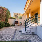 Rent a room of 450 m² in Oeiras