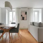 Rent 2 bedroom apartment of 990 m² in Lisbon