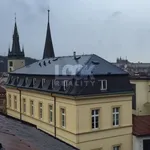 Pronajměte si 3 ložnic/e byt o rozloze 90 m² v Prague