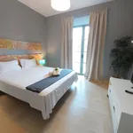 Rent 1 bedroom apartment of 517 m² in Málaga