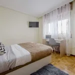 Rent a room of 150 m² in madrid