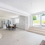 Rent 5 bedroom house of 240 m² in Roma