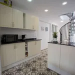 Rent a room of 90 m² in valencia