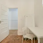 Rent 16 bedroom apartment in Lisbon