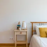 Rent 1 bedroom apartment of 60 m² in Porto