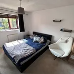 Rent 4 bedroom flat in Hart