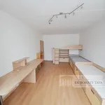 Pronajměte si 4 ložnic/e byt o rozloze 80 m² v Prague