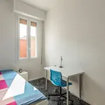 Rent 4 bedroom apartment in Bologna