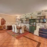 Rent 5 bedroom house of 388 m² in Alserio