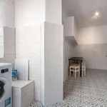 Rent a room of 100 m² in lisbon