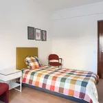 Rent a room of 101 m² in lisbon