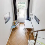 Rent 4 bedroom apartment in Prague