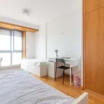 Rent a room of 144 m² in lisbon