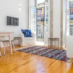 Rent 5 bedroom apartment of 65 m² in Porto