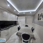 Affitto 3 camera appartamento di 151 m² in Naples