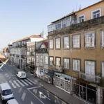 Rent a room of 20 m² in porto