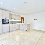 Rent 2 bedroom flat in Bushey Heath