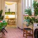 Rent a room of 350 m² in barcelona