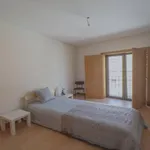 Rent 2 bedroom apartment in Porto