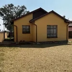 Rent 3 bedroom house of 82 m² in Tembisa