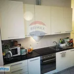 Affitto 3 camera appartamento di 85 m² in Bologna