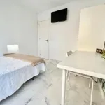 Rent 4 bedroom apartment in Seville