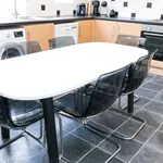 Rent 6 bedroom house in Leeds