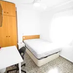 Rent 4 bedroom apartment of 90 m² in valencia