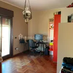 Affitto 3 camera appartamento di 136 m² in Palermo