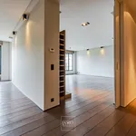 Huur 3 slaapkamer appartement van 252 m² in Brussels