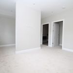 Rent 4 bedroom flat in South East England