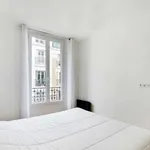 Rent 1 bedroom apartment of 450 m² in Paris