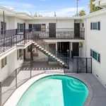 Rent 2 bedroom apartment of 83 m² in Sherman Oaks