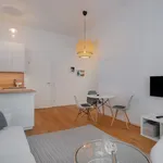 Rent 1 bedroom apartment of 45 m² in Dusseldorf