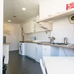 Rent a room of 100 m² in lisbon