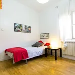 Rent a room of 77 m² in Madrid