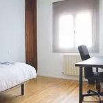 Rent a room of 300 m² in madrid