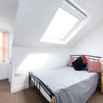 Rent 3 bedroom flat in Leeds