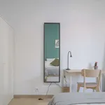 Rent a room of 300 m² in madrid