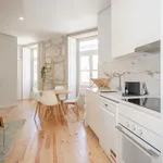 Rent 5 bedroom apartment of 68 m² in Porto