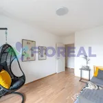 Pronajměte si 4 ložnic/e byt o rozloze 95 m² v Prague